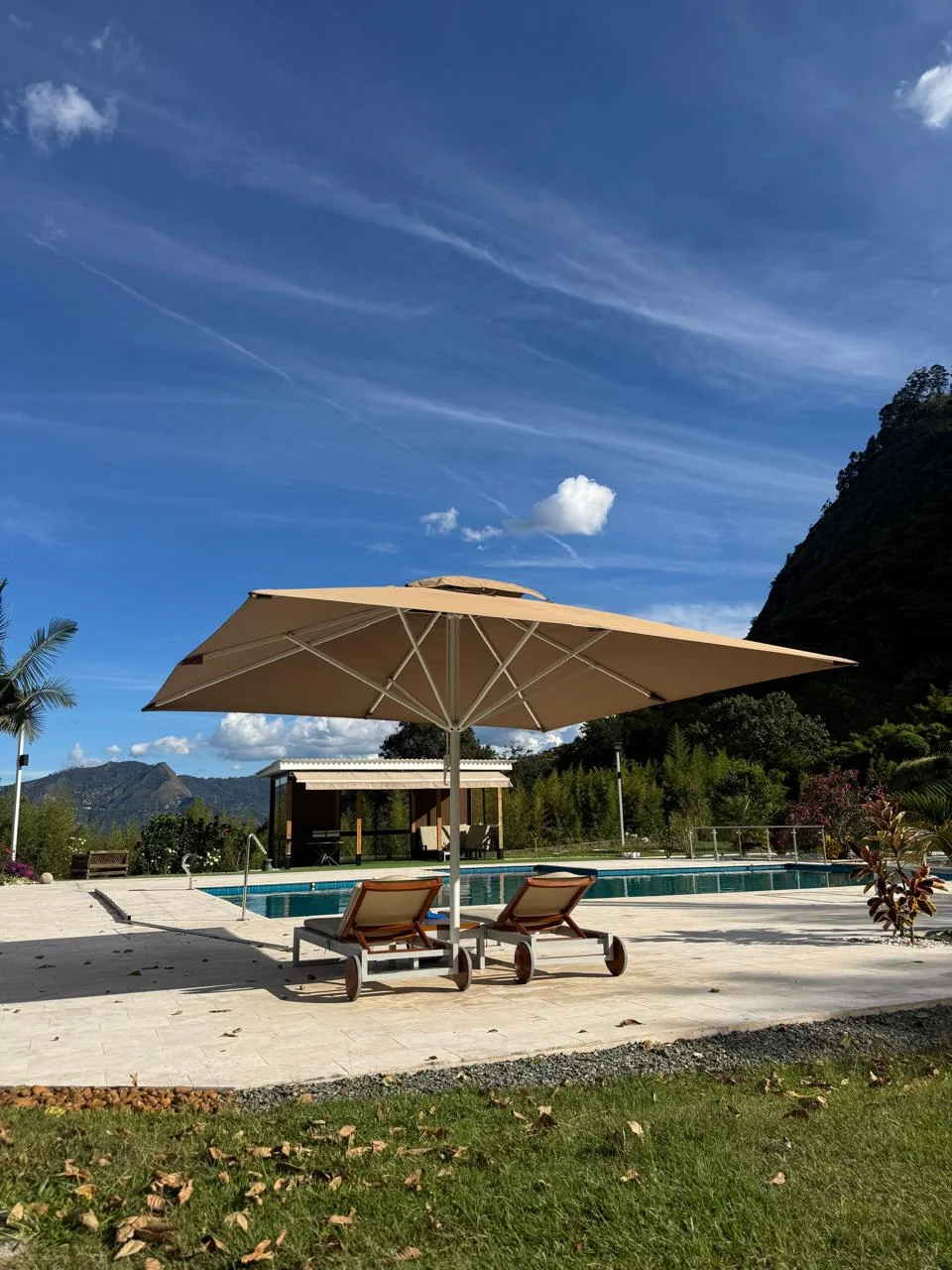 Piscina y paisaje